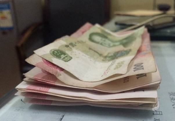 患者手术台上被医生持刀加价,医院上手术台临时加价叫什么行为