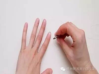 戒指无名指被卡住了怎么办,戒指卡住了不拔会发生什么