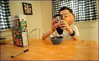 这个十四岁男孩，决定切掉自己的左脸