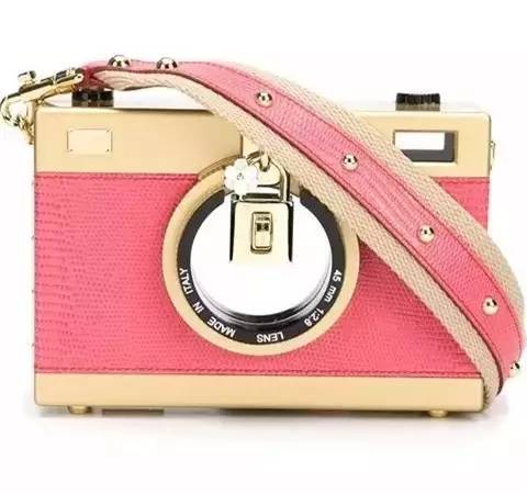 自从我买了粗肩带的包，我男朋友居然特别乐意给我背包了！