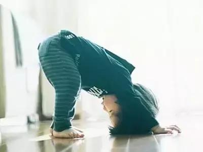 儿童抽动症在感冒时加重,风湿性舞蹈症跟抽动症的区别