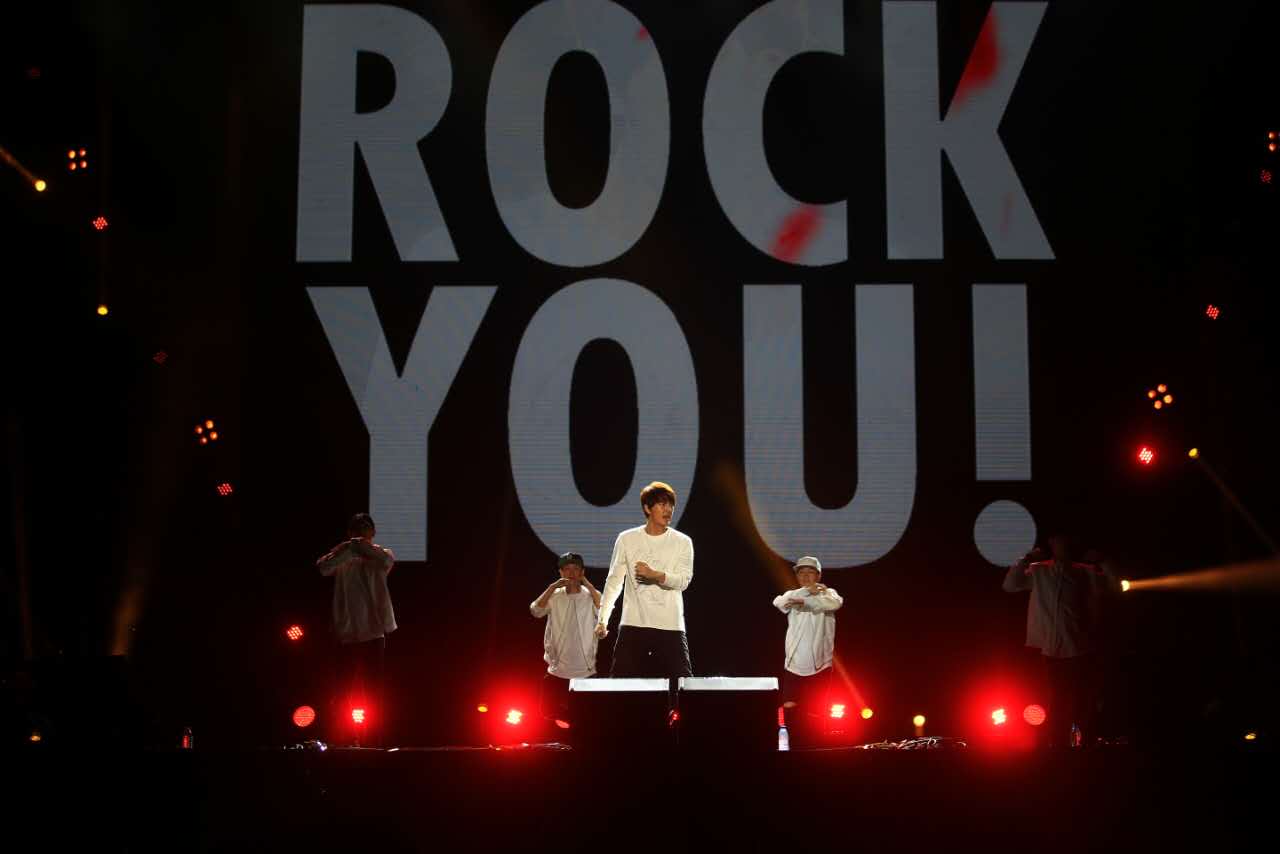 信、吴克羣、伍佰十余组艺人齐聚厦门共同唱响奇迹之夜