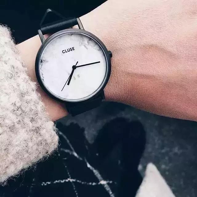 还在省吃俭用买DW手表？看完这篇不换的找我谈谈心!