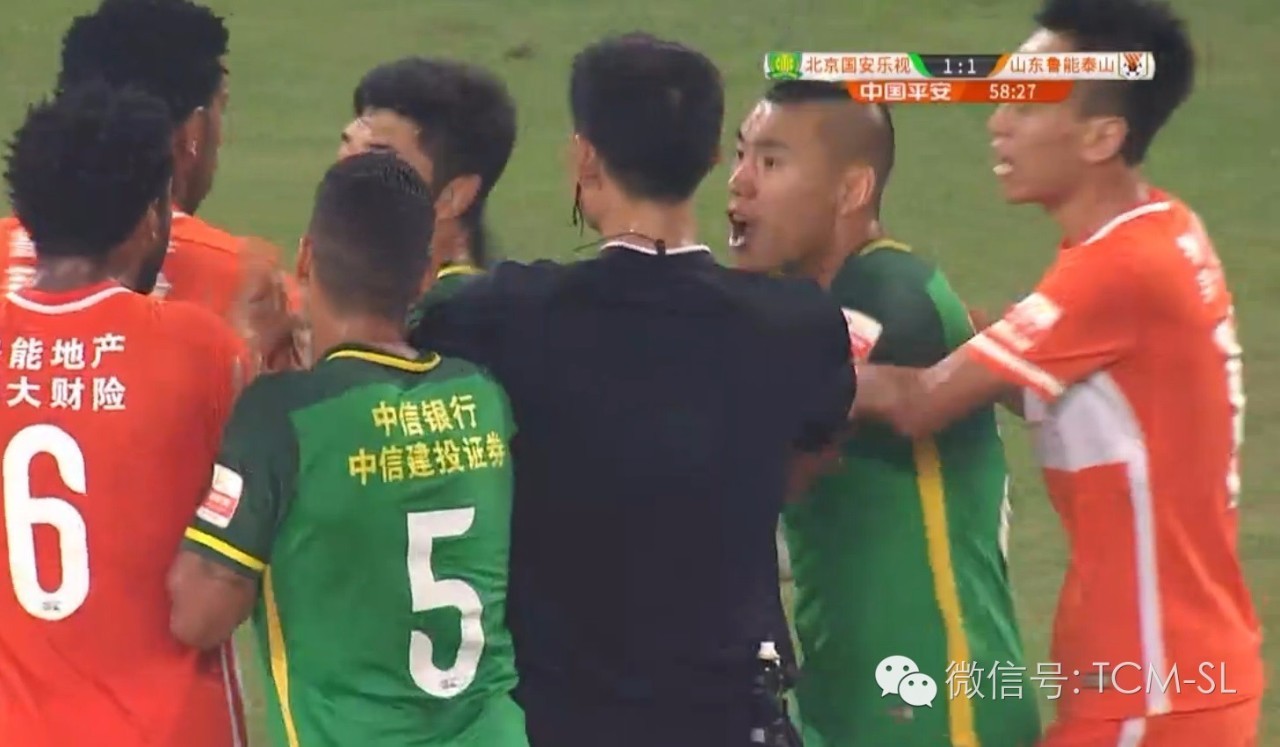 主裁判怎么和球员沟通,球员冲突裁判为什么不会阻止