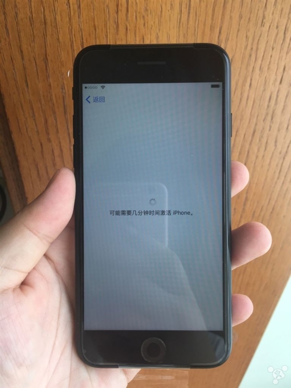 网友晒首批iPhone7开箱：黑色、玫瑰金成主流