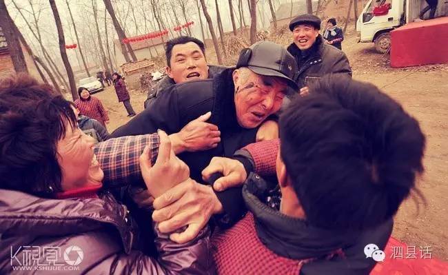 农村办婚礼拱门视频,婚礼在农村办好还是酒店好