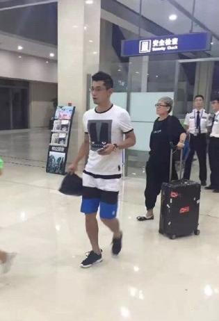 张继科戴80万手表,张继科豪车名表