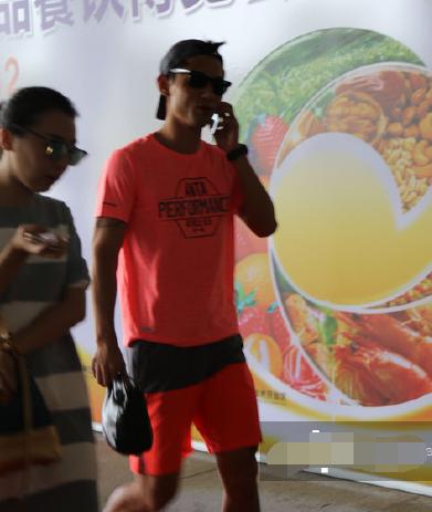 张继科戴80万手表,张继科豪车名表