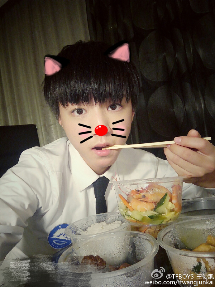 很多人都是怎么看待王俊凯,粉丝与私生之间的差距王俊凯