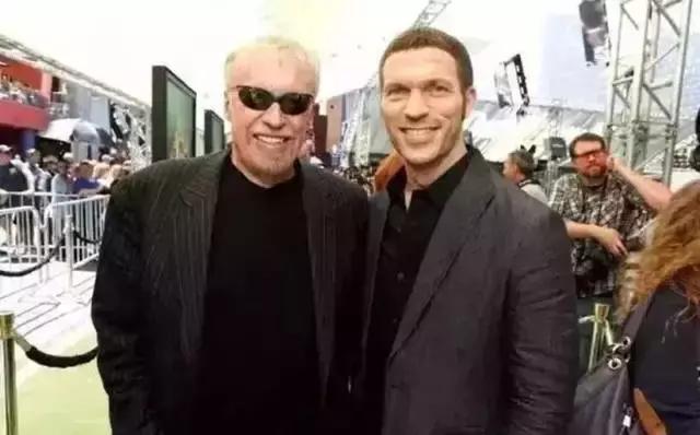 拒绝斯坦福offer,放弃百亿家产,靠捏泥成为霸道总裁!