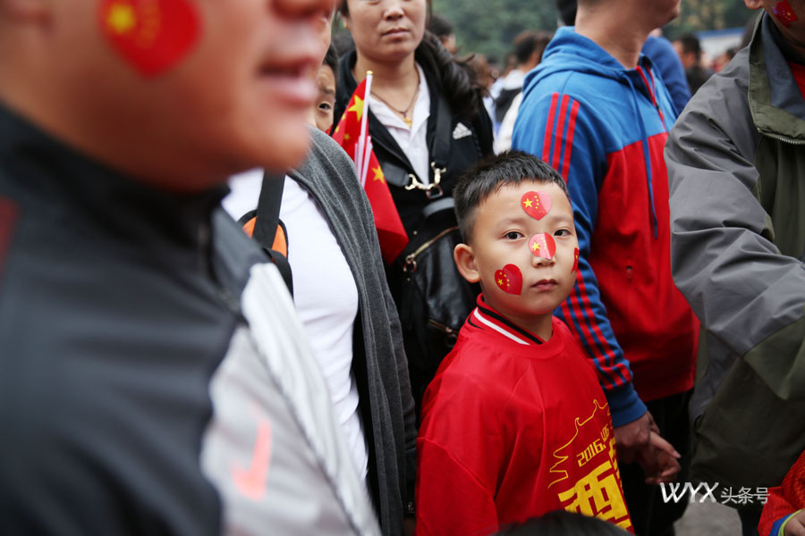 中国足球男足主场,中国男足将迎战沙特宣传海报