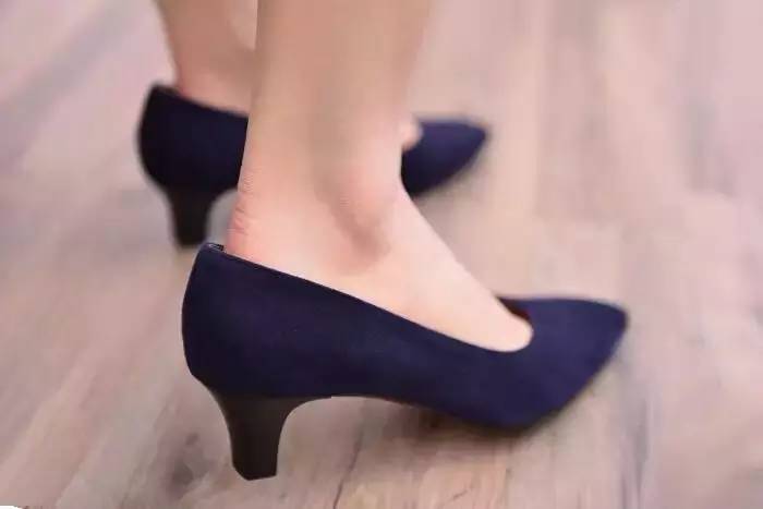 高跟鞋怎么穿不累脚不磨脚,好看不累脚的高跟鞋高端