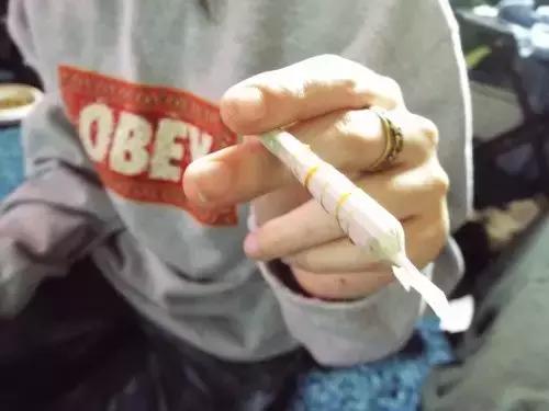 这些潮牌你认识吗街头采访,美国流行十大潮牌