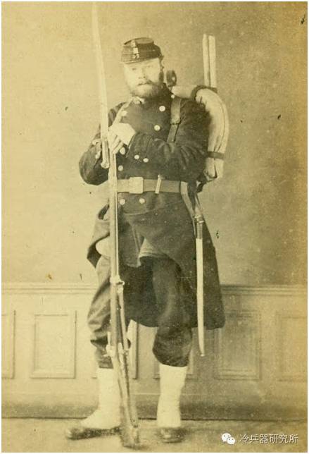 平刃而进，可割敌首：奥斯曼亚塔安腰刀