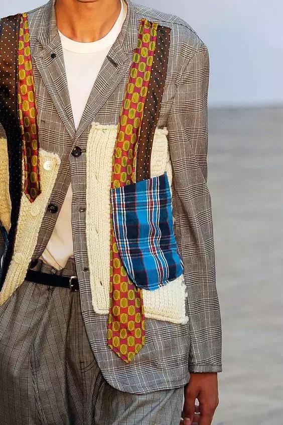 时日谈丨不仅仅是小红心川久保玲的解构主义风格探析