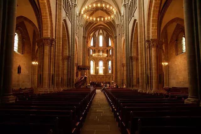 弹奏管风琴音乐的特点,弹奏管风琴