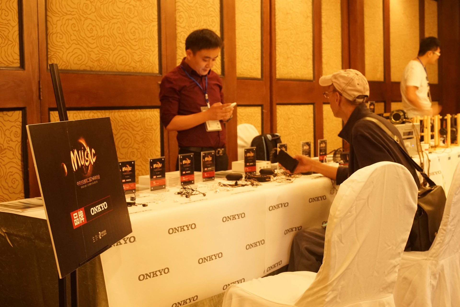 某IT垂直网站四度转手失败，只能开展会卖HIFI耳机器材了？