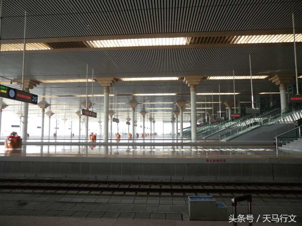 南京南站全亚洲最大的高铁站,亚洲第一大站南京南站图片