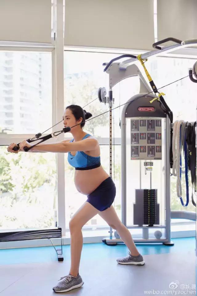 姚晨微博晒孕妇健身照图片,姚晨孕妈照