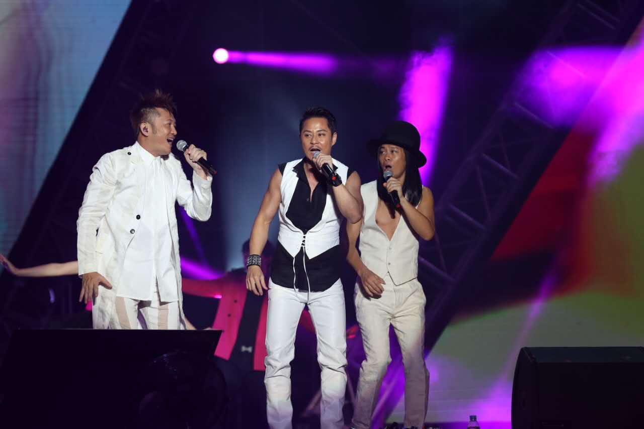 信、吴克羣、伍佰十余组艺人齐聚厦门共同唱响奇迹之夜
