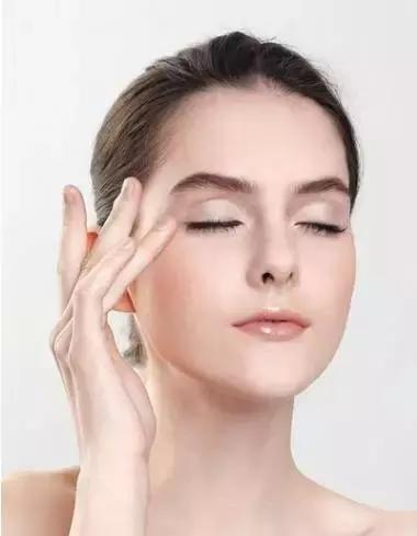 眼霜为什么越早用越好,眼霜为什么越早使用越好