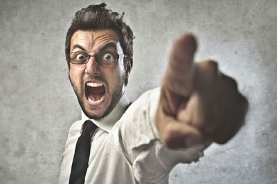 室友把我的护肤品打碎了怎么办,室友打破了我的粉底液