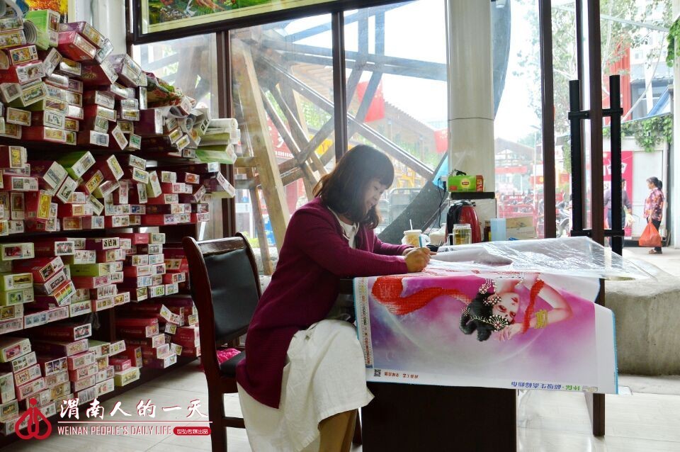 渭南人的一天No.27：钟爱十字绣的大叔王友民