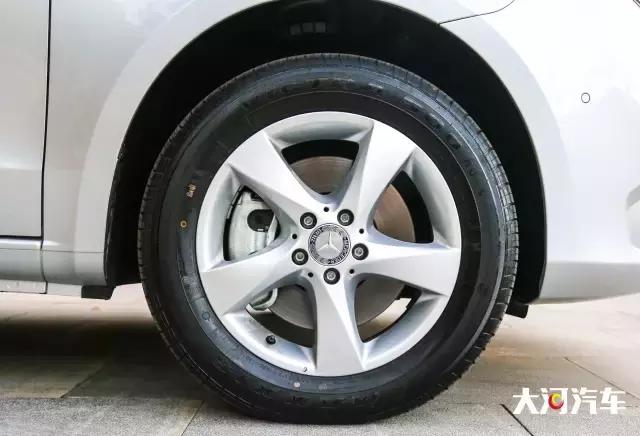 奔驰威霆丐版7座商务车试驾,奔驰威霆v260l试驾