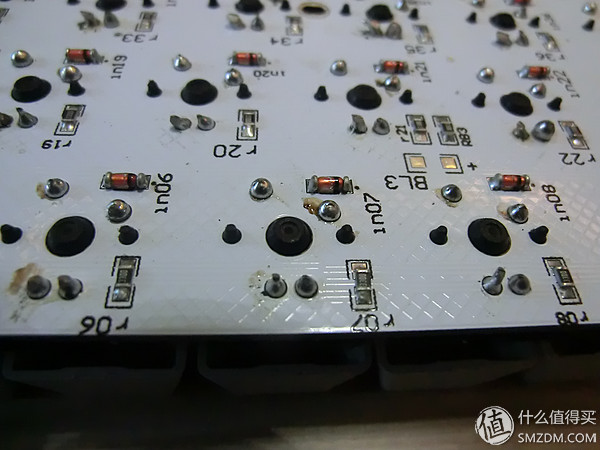 国产轴请继续努力！曜越TteSPORTS波塞冬ZRGB背光机械键盘评测