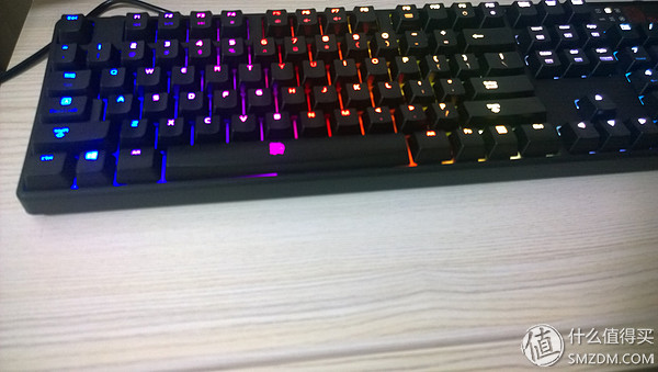 国产轴请继续努力!曜越TteSPORTS波塞冬ZRGB背光机械键盘评测