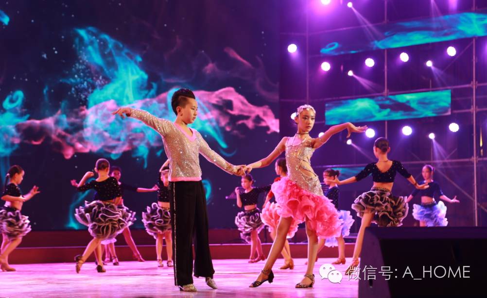 校庆|一个艺校与一座城市的倾城之恋