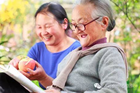 六旬老太怀孕自称腹部隆起,六旬老太腹部隆起将临盆全集