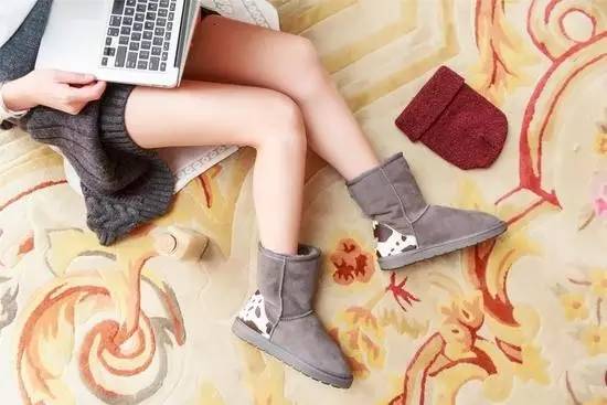 适合小个子冬天穿的雪地靴,腿短穿马丁靴还是雪地靴