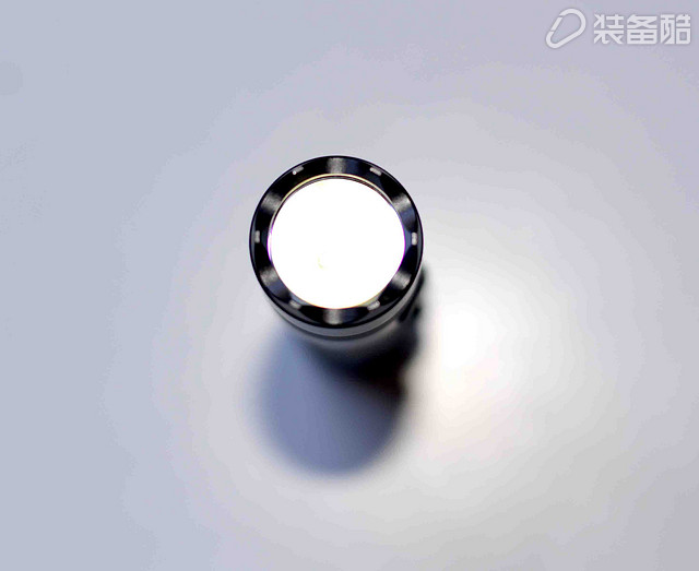 PowertacCM-one手电筒是装备中的酷