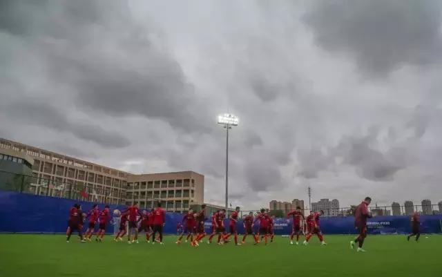 武汉天气“变脸”，国足信念不减！中叙之战这三分拼才能拿到！