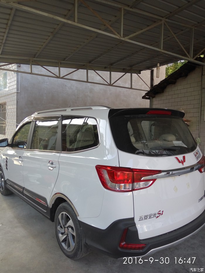 中国第一辆五菱宏光,五菱宏光s1最高配豪华版试驾视频