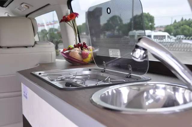 10月RA，中欧奔驰维莱德商旅版、大众T6麦坦威商旅版登陆