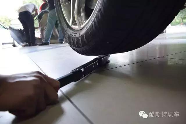 福特锐界更换什么轮胎好,福特锐界的换轮胎教程