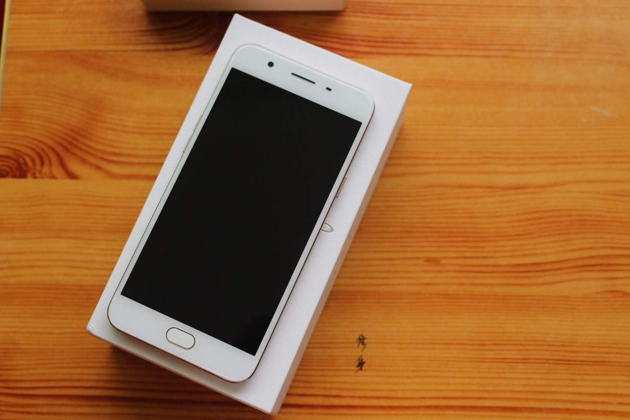 性价比高的拍照手机oppo,oppo性价比高的自拍杆