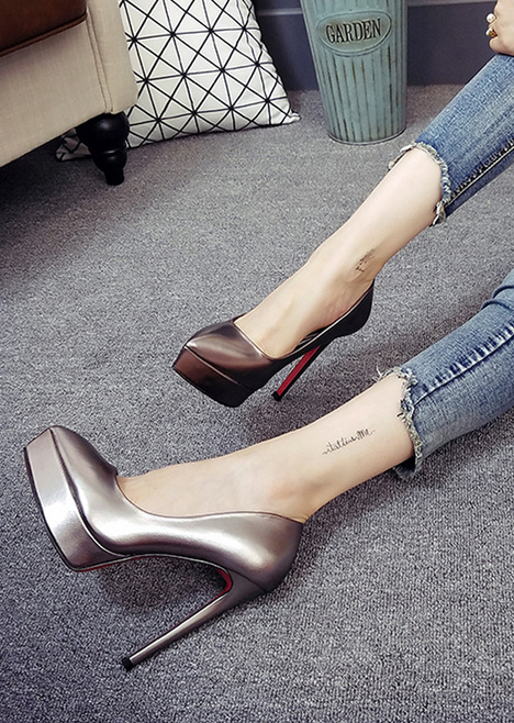 穿高跟鞋怎样缓解疼痛的小妙招,高跟鞋穿久了怎么缓解疼痛