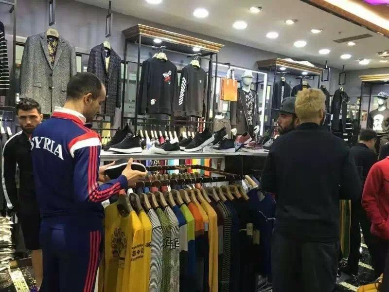 叙利亚队员买衣服,叙利亚球员逛商场