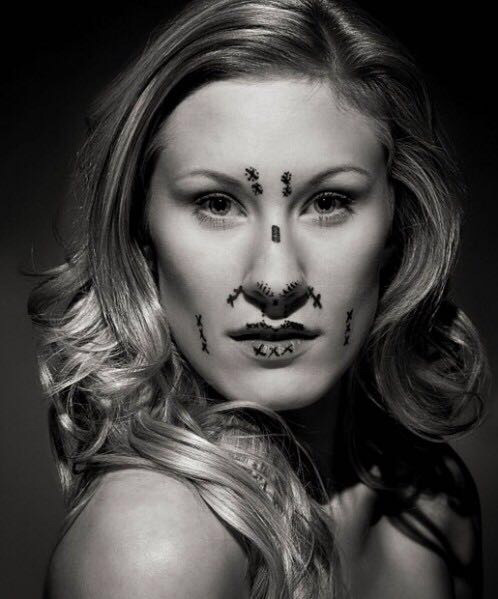 医术VS艺术，外国摄影师将整形手术拍成了时尚大片！