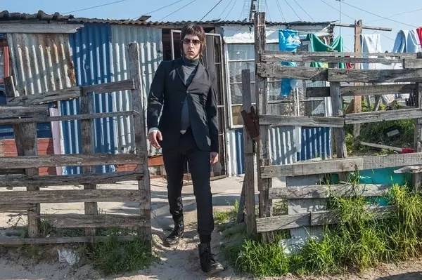 麻烦给这部电影寄十万包去污粉！