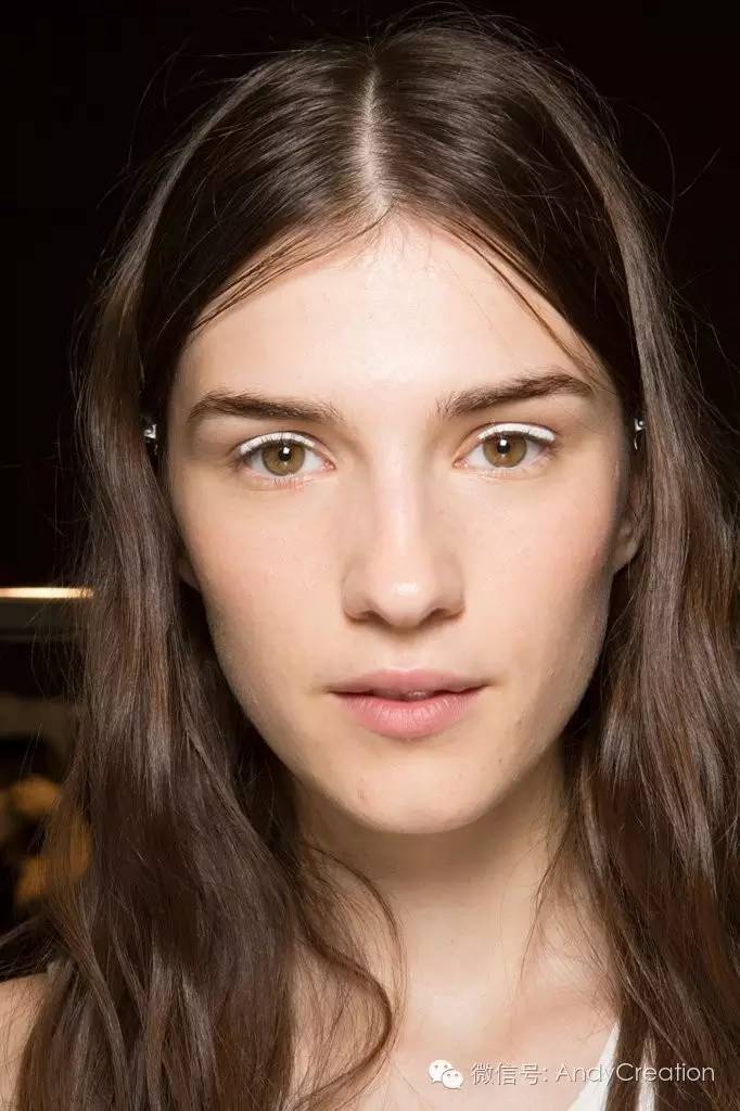 2019秋冬秀场妆容,巴黎时装周的妆容衣服特点