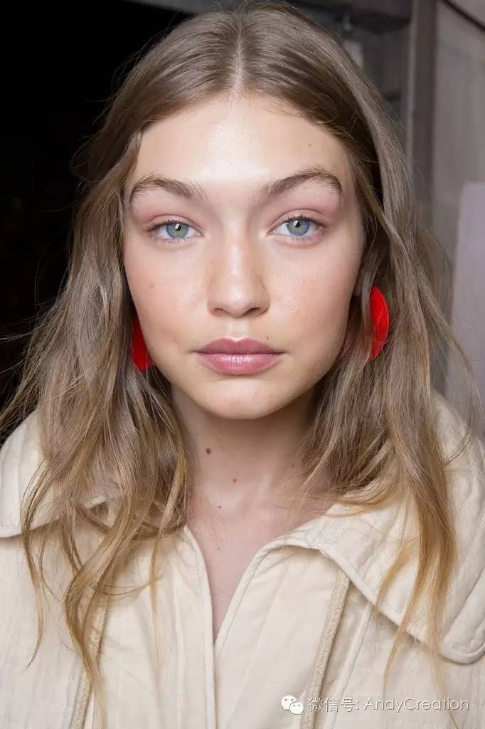 2019秋冬秀场妆容,巴黎时装周的妆容衣服特点