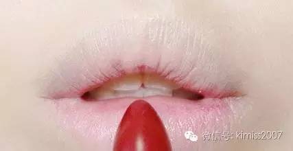 唇色深的怎么涂出粉色嘟嘟唇,唇色深怎么涂出好看的唇型