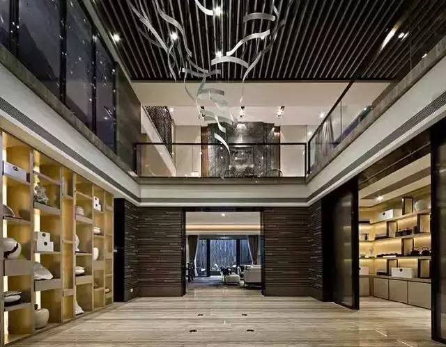 一处九间堂，梁志天、凌子达的不同演绎