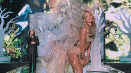 上帝の光|穿衣服对她是种浪费,生的孩子叫腰精的后裔