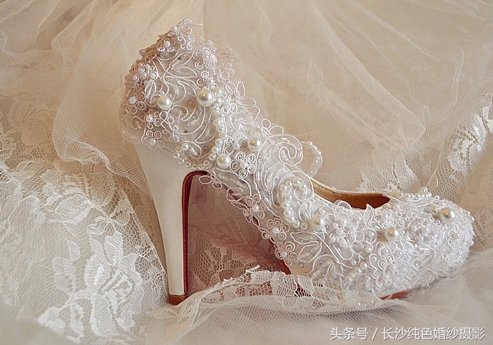 拍婚纱照鞋子怎么选,拍婚纱照应该选什么样的鞋子