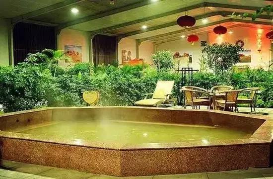 甘肃夏季适合泡天然温泉的地方,甘肃十大温泉景点介绍